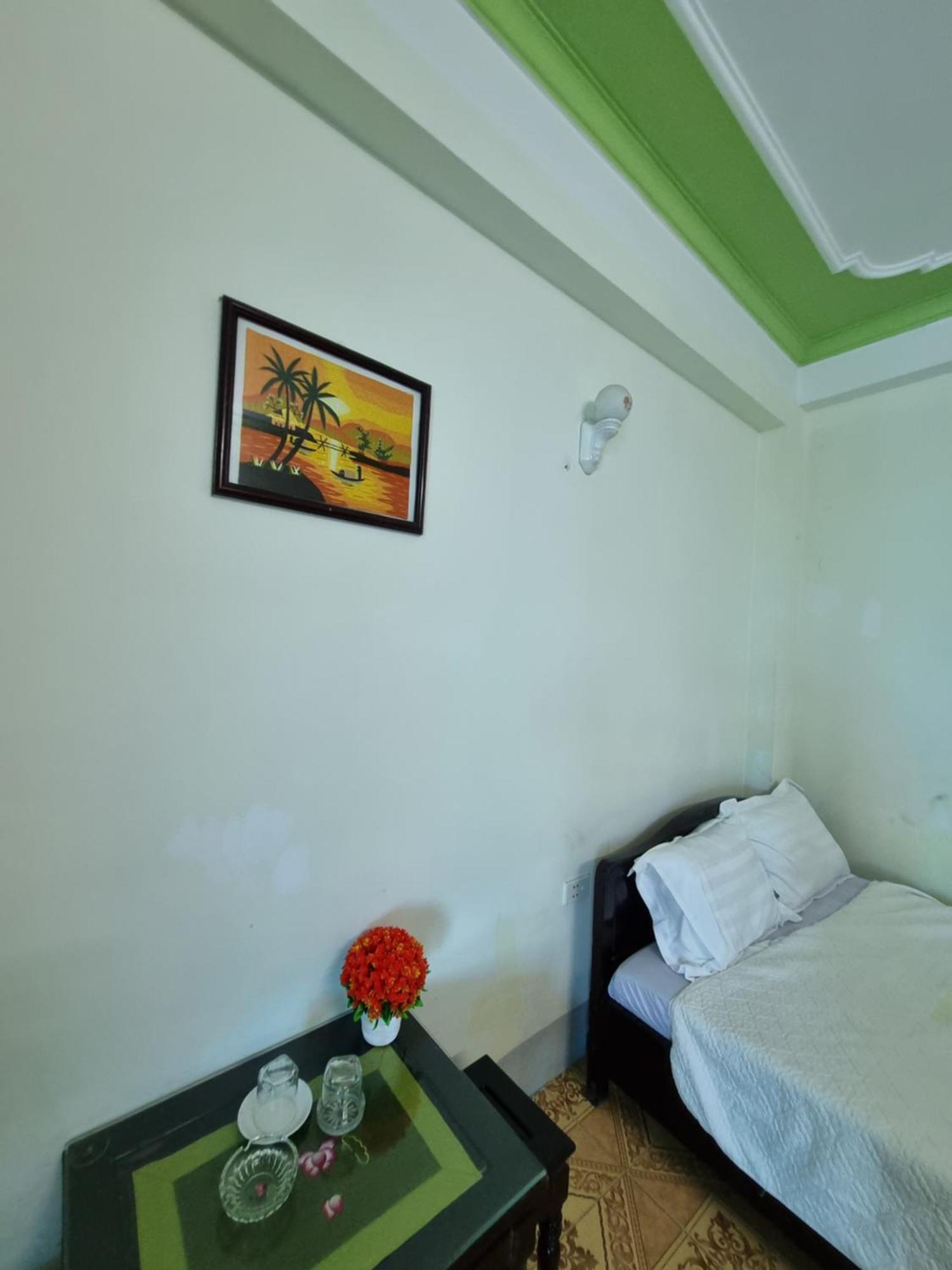 Hotel Khach San Vien Dong Cửa Lò Exterior foto